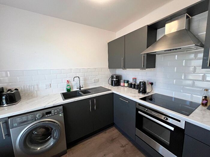 2 Bedroom Flat To Rent In Rosebank Mews, Dundee, DD3