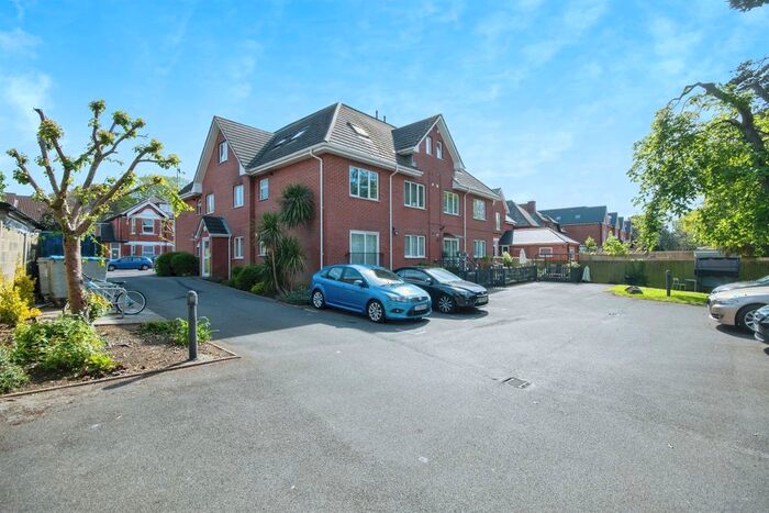 2 Bedroom Flat For Sale In Hamilton Road, Bournemouth, BH1