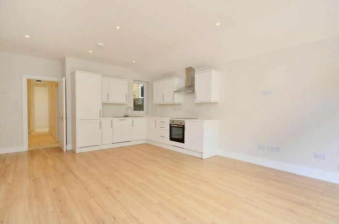 2 Bedroom Flat To Rent In Plough Lane, Summerstown, London, SW19