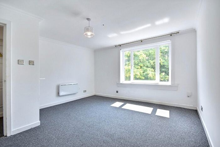 2 Bedroom Flat To Rent In Carwood Street, Inverclyde, Greenock, PA15