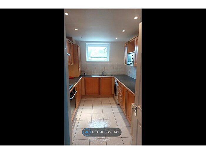 3 Bedroom Flat To Rent In Chiltern House, Harrow On The Hill, HA1