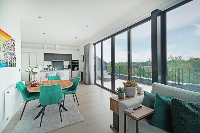 2 Bedroom Apartment For Sale In Streetsbrook Road, Broadoaks, B91