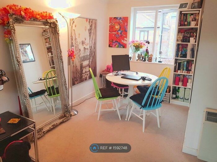 2 Bedroom Flat To Rent In Franklin Court, Bristol, BS1