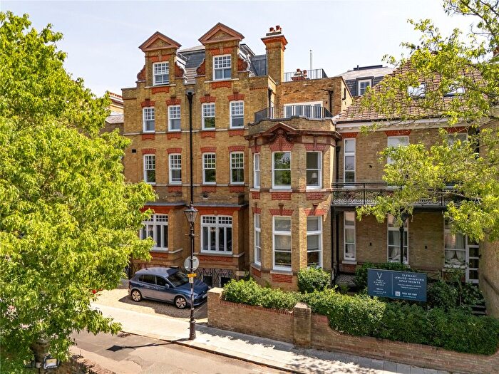 1 Bedroom Flat For Sale In Kew Foot Road, Richmond, TW9