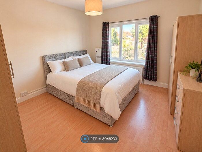 1 Bedroom Flat To Rent In Almorah Road, Hounslow, TW5