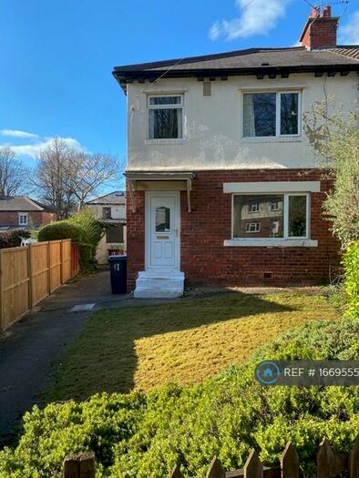 3 Bedroom Semi-Detached House To Rent In Cragg Avenue, Leeds, LS18
