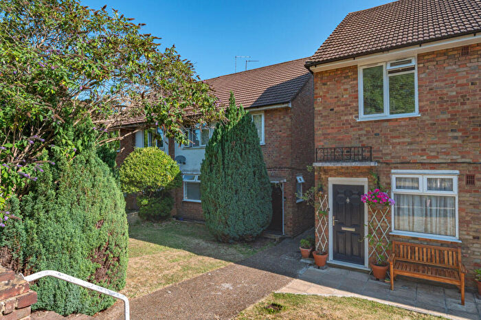 2 Bedroom Flat To Rent In Beulah Hill, Upper Norwood, London, SE19