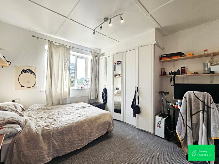 2 Bedroom Flat To Rent In East End Road, London, N2