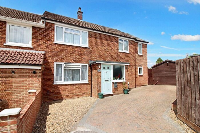4 Bedroom End Terrace House For Sale In Palmer Avenue, Aylesbury, HP19
