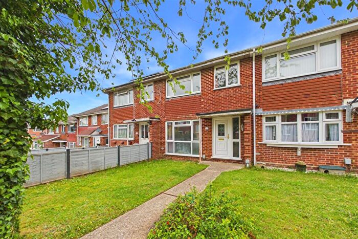 3 Bedroom House For Sale In Elgar Close, Basingstoke, RG22
