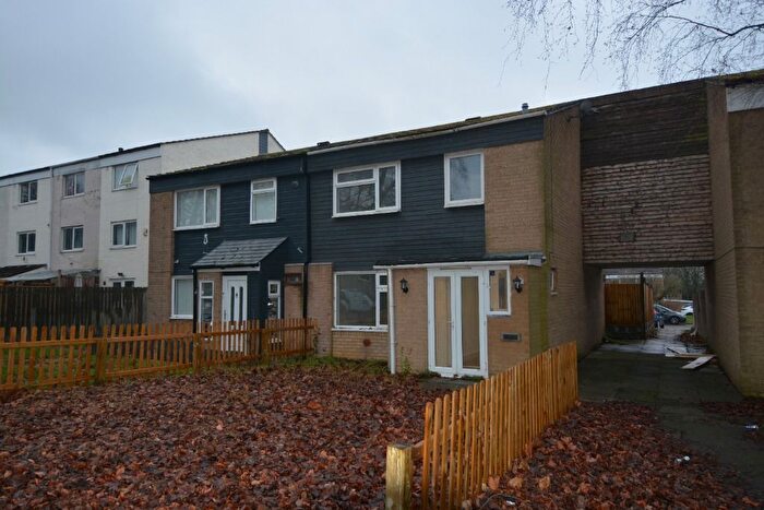 4 Bedroom Semi-Detached House To Rent In Shire Place, Northampton, NN3