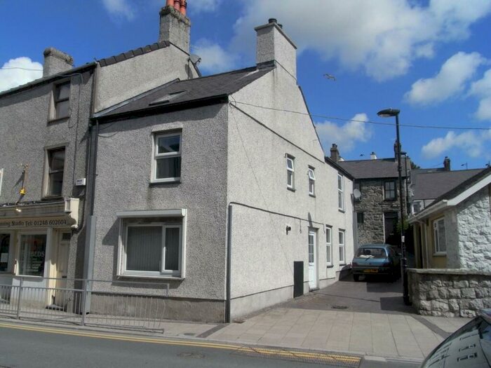 1 Bedroom Apartment To Rent In High Street, Bethesda, Bangor, Gwynedd, LL57