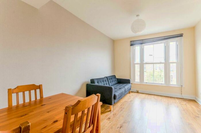 2 Bedroom Flat To Rent In Arthur Road, Islington, London, N7