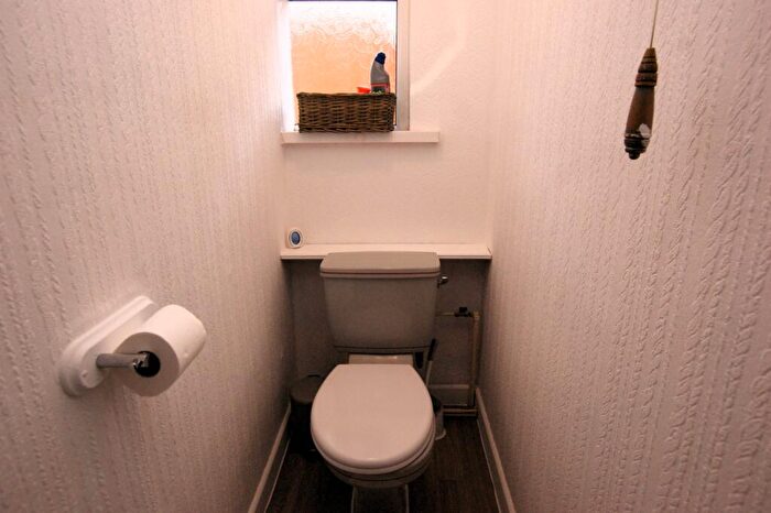2 Bedroom Bungalow For Sale In Southlands Avenue, Corfe Mullen, BH21