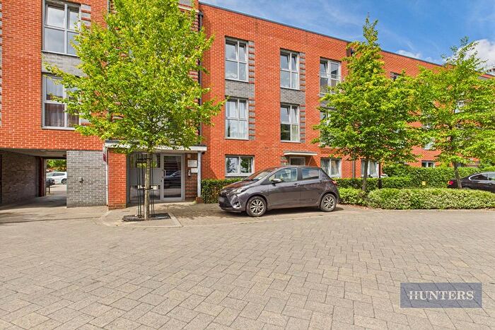 2 Bedroom Flat For Sale In Ashcombe House, Meridian Way, Southampton, SO14