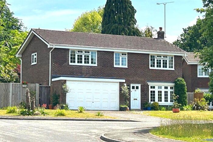 4 Bedroom Detached House For Sale In The Ridings, Liss, Hampshire, GU33
