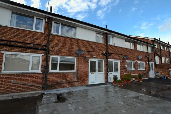2 Bedroom Maisonette To Rent In Fleet Road, Fleet, GU51