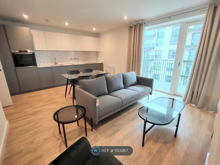 1 Bedroom Flat To Rent In Cedrus Avenue, Southall, UB1