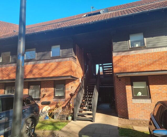 2 Bedroom Flat To Rent In Hamnett Court, Birchwood, WA3