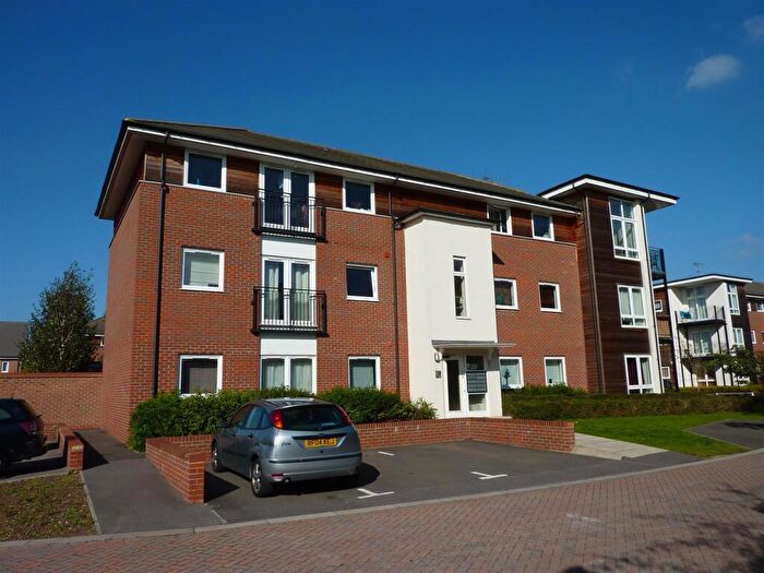 2 Bedroom Flat For Sale In Meadow Way, RG4