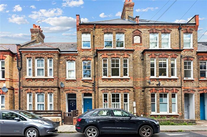 2 Bedroom Apartment For Sale In Shakespeare Road, London, SE24