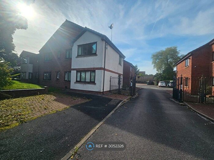 2 Bedroom Flat To Rent In Lower Brook Farm, Bolton, BL5