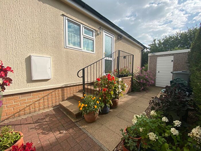 2 Bedroom Mobile/park Home For Sale In Allington Gardens, Allington, Grantham, NG32
