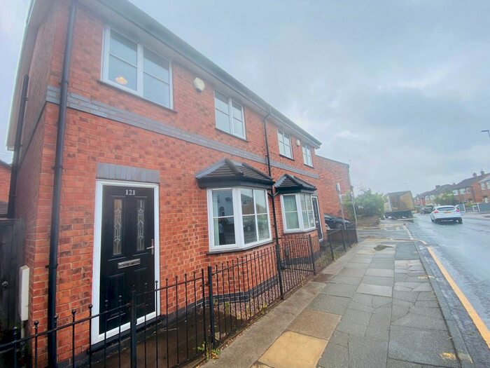 3 Bedroom Semi-Detached House To Rent In Partington Lane, Swinton, M27