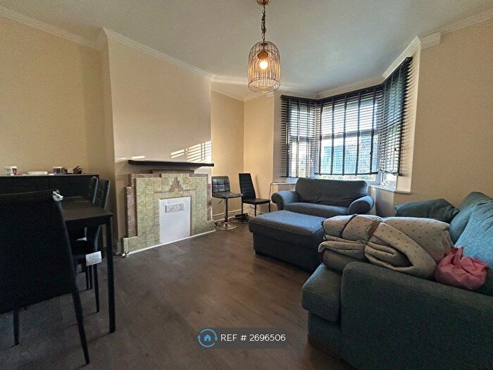 2 Bedroom Flat To Rent In Upper Park Road, London, N11