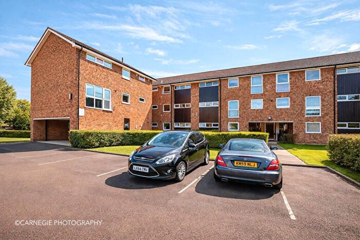 2 Bedroom Flat For Sale In Jordans, Hillyfields, Welwyn Garden City, AL7