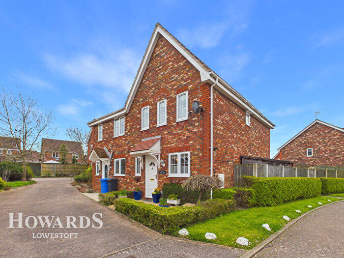 3 Bedroom Semi Detached House For Sale In Peak Dale, Carlton Colville, NR33