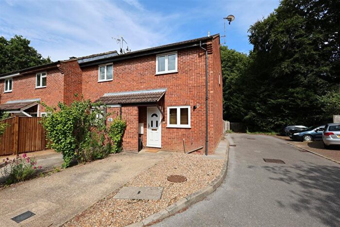 2 Bedroom End Of Terrace House For Sale In Cross Keys Close, Sevenoaks, TN13