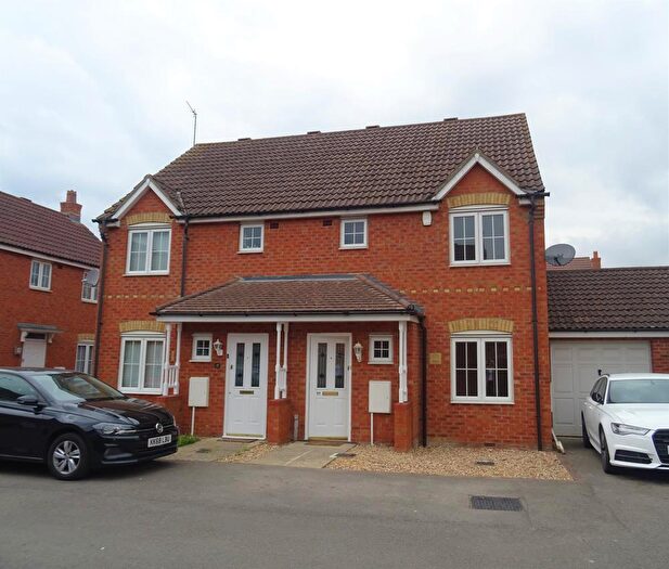 3 Bedroom Semi-Detached House To Rent In The Glebe, Clapham, MK41