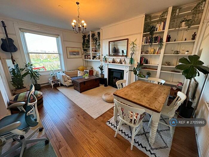 2 Bedroom Flat To Rent In Camden Road, London, NW1