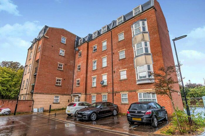 2 Bedroom Flat To Rent In Craven Street, Southampton, Hampshire, SO14
