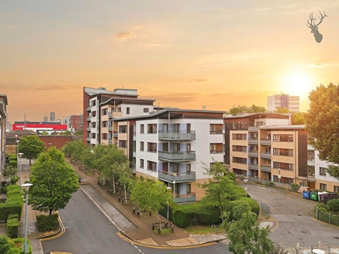 2 Bedroom Apartment For Sale In Stephenson Close, London, E3