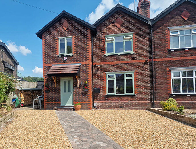 3 Bedroom Semi-Detached House For Sale In Barlow Fold Road, Romiley, SK6