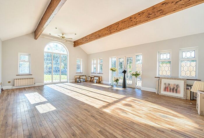 4 Bedroom Detached House For Sale In Kingsmead Avenue, Worcester Park, KT4