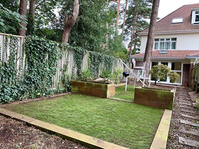 2 Bedroom Flat To Rent In Howard Road, Queens Park, BH8