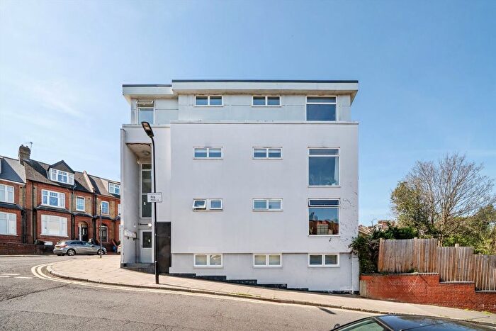 1 Bedroom Flat For Sale In Big Hill, Clapton, E5