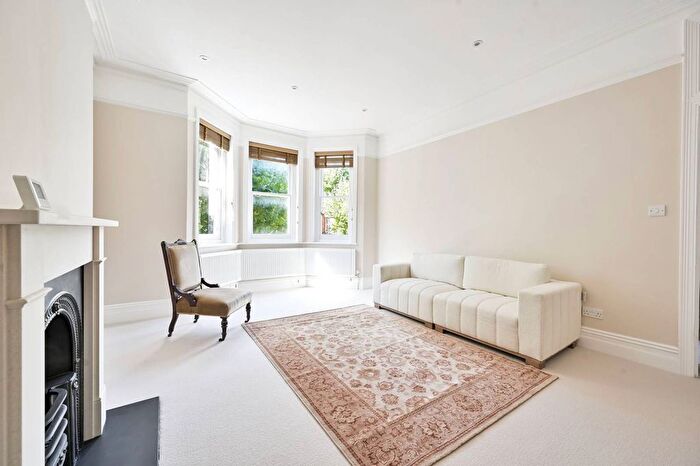 3 Bedroom Flat To Rent In Castellain Road, Maida Vale, London, W9