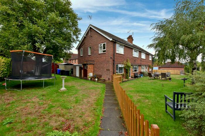 3 Bedroom Duplex To Rent In Bobmore Lane, Marlow, Buckinghamshire, SL7