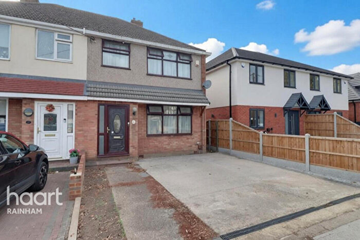 3 Bedroom Semi-Detached House For Sale In King Edward Avenue, Rainham, RM13