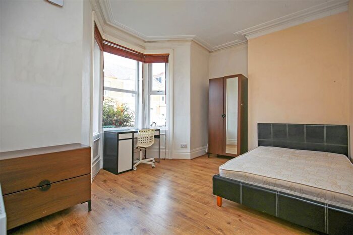 3 Bedroom Flat To Rent In Oakland Road, Jesmond, Newcastle Upon Tyne, NE2