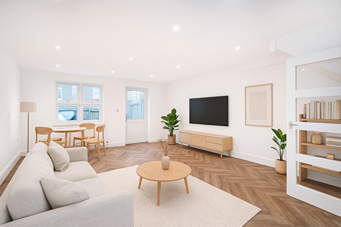 6 Bedroom Terraced House To Rent In Pennington Close, London, SE27