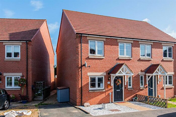 3 Bedroom Semi-Detached House For Sale In Well Spring Close, Finedon, NN9