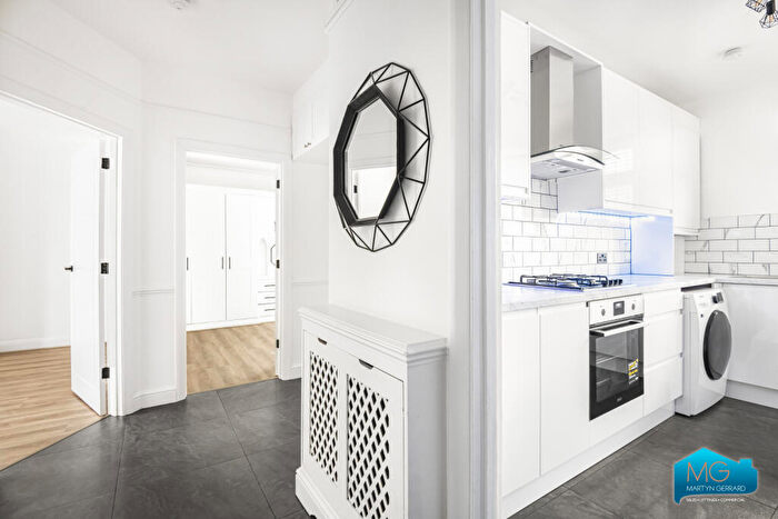 2 Bedroom Apartment To Rent In Colney Hatch Lane, Muswell Hill, London, N10