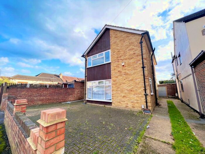 3 Bedroom Detached House To Rent In Norman Road, Hornchurch, RM11