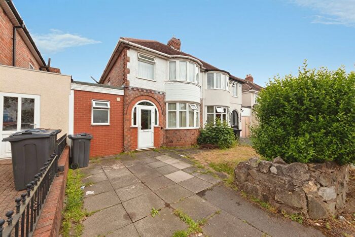 3 Bedroom Semi-Detached House For Sale In Herondale Road, Birmingham, B26