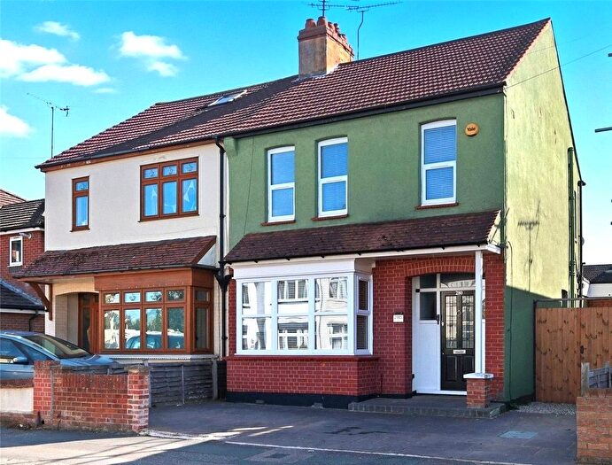 3 Bedroom Semi-detached House For Sale In North Avenue, Southend-On-Sea, Essex, SS2